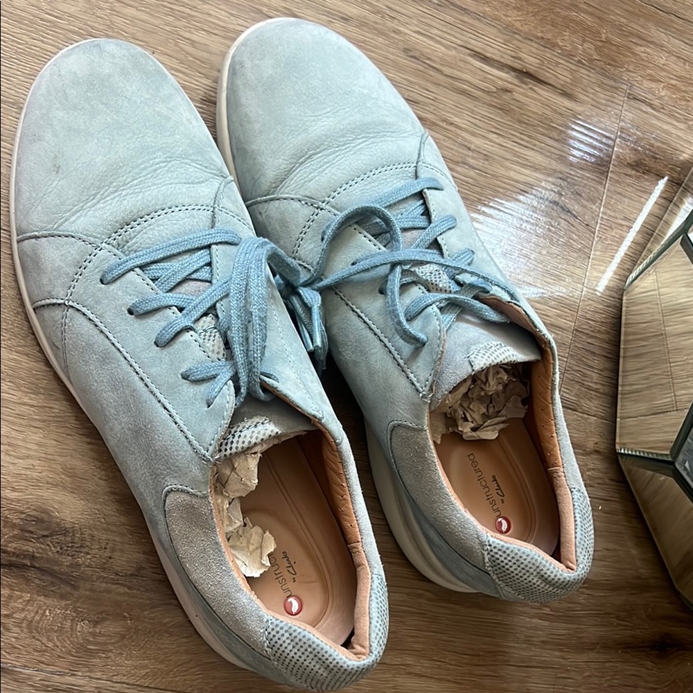 Clarks Un Adorn Lace 26140244
Womens Blue Gray Lifestyle Sneakers
Shoes size 10